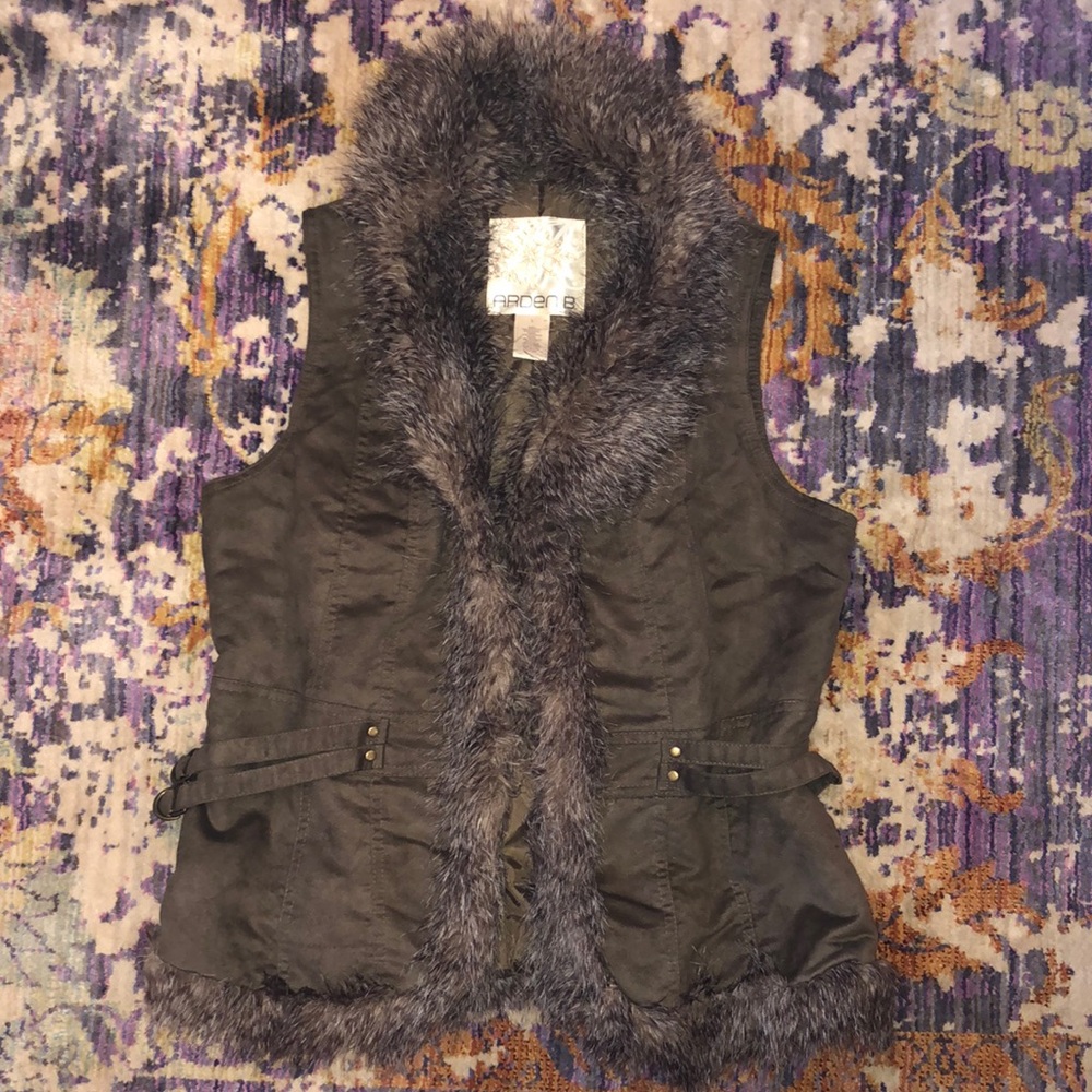 Arden B suede vest with faux fur trim.